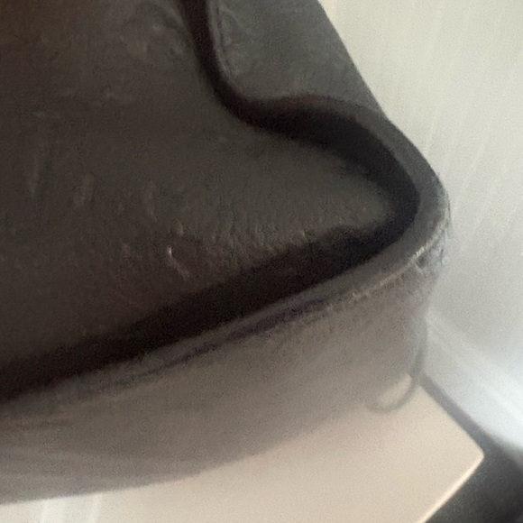 Louis Vuitton Mahina, leather solar PM - Picture 6 of 9